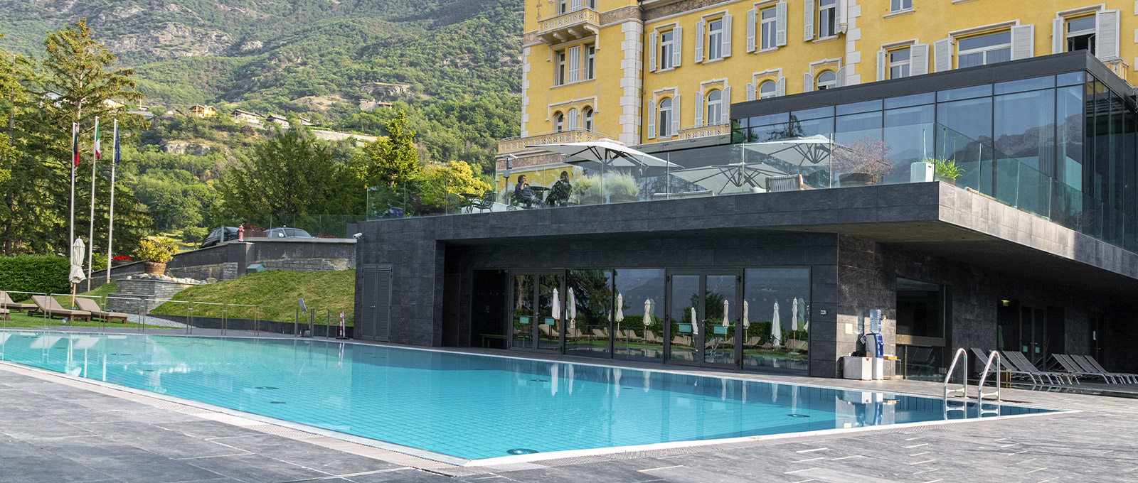 Relax esclusivo presso la piscina del Grand Hôtel Billia